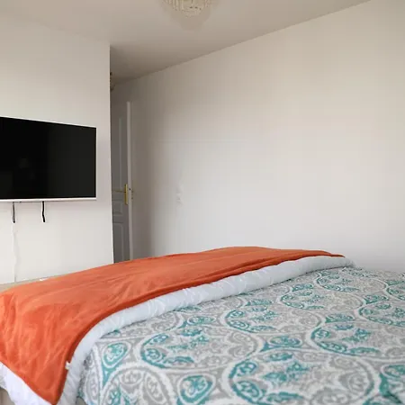 Apartment Luxe Floral 15 Min To Cdg And Paris Le Bourget