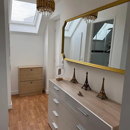 Apartment Luxe Floral 15 Min To Cdg And Paris Le Bourget