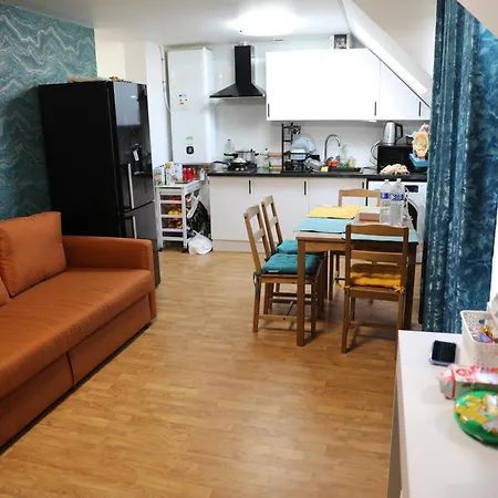 Apartment Luxe Floral 15 Min To Cdg And Paris Le Bourget
