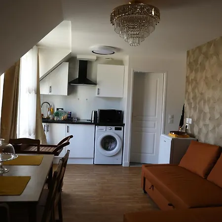 Apartment Luxe Floral 15 Min To Cdg And Paris Le Bourget