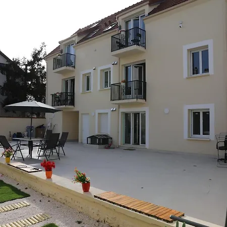 Apartment Luxe Floral 15 Min To Cdg And Paris Le Bourget
