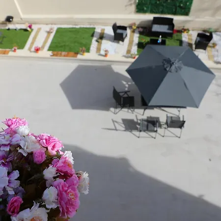 Luxe Floral 15 Min To Cdg And Paris Le Bourget