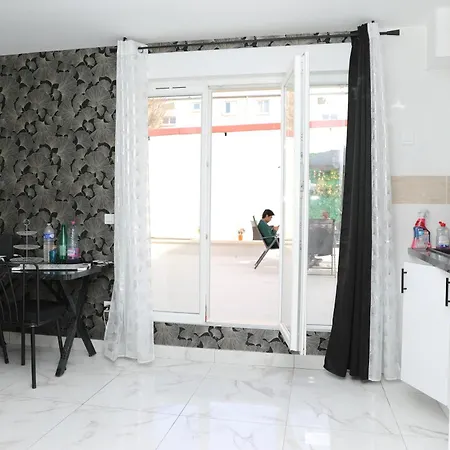 Apartment Luxe Floral 15 Min To Cdg And Paris